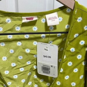 Levi’s crop top with floral detail